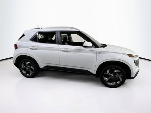 Used 2024 Hyundai Venue SEL image 4