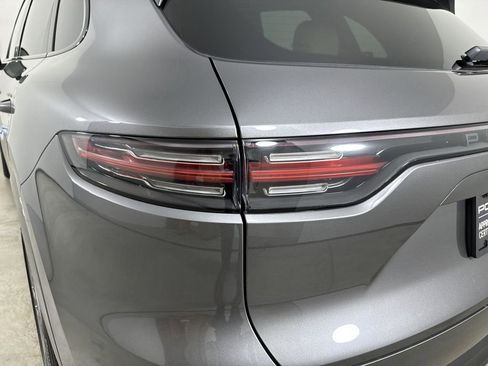 Certified 2023 Porsche Cayenne AWD/4WD image 18