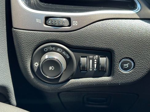 Used 2019 Jeep Cherokee Limited image 36