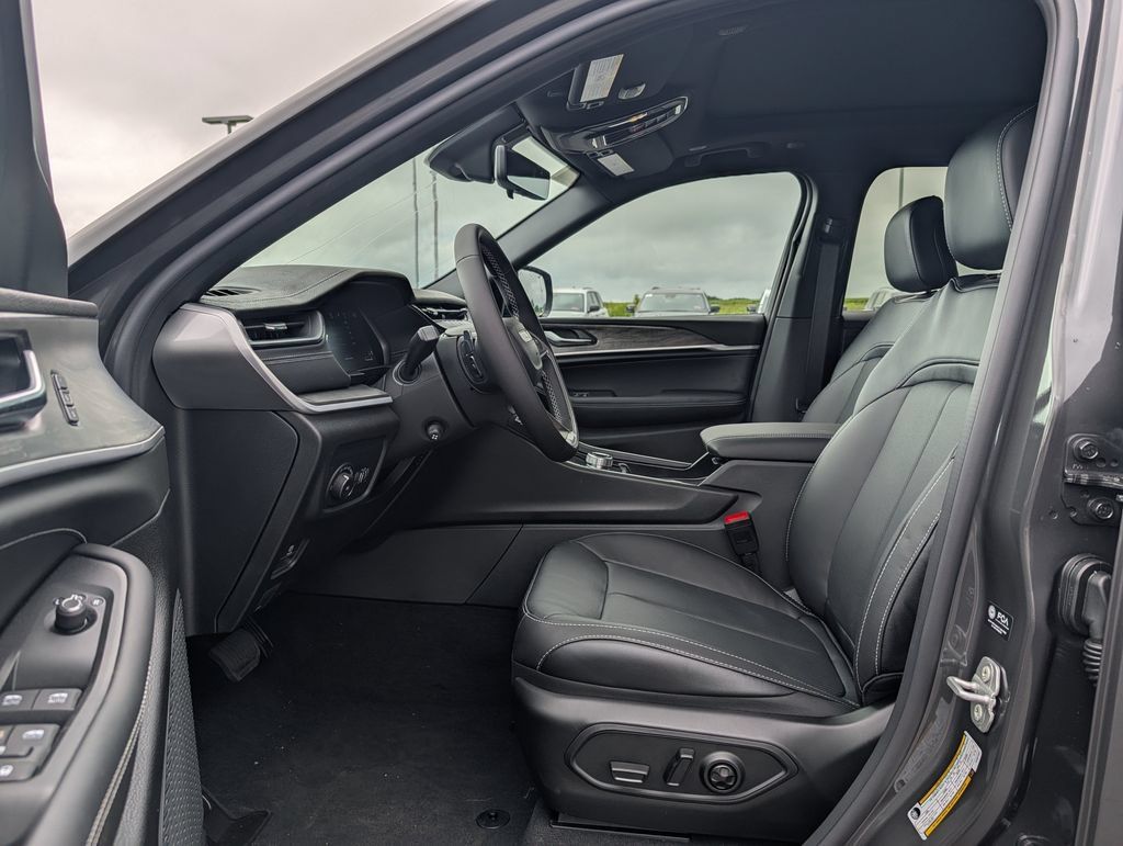 New 2026 Jeep Grand Cherokee Limited AWD/4WD image 5