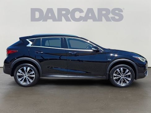 Used 2018 INFINITI QX30 Premium w/ Navigation Package AWD/4WD image 7