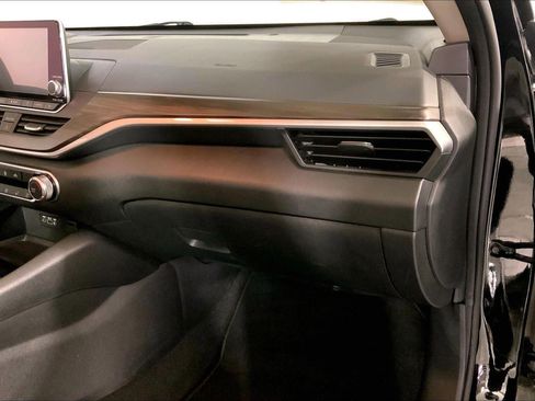 Used 2024 Nissan Altima 2.5 SV image 16