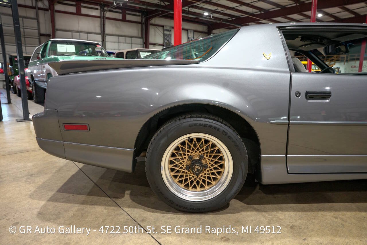 Used 1987 Pontiac Firebird Trans Am RWD image 9