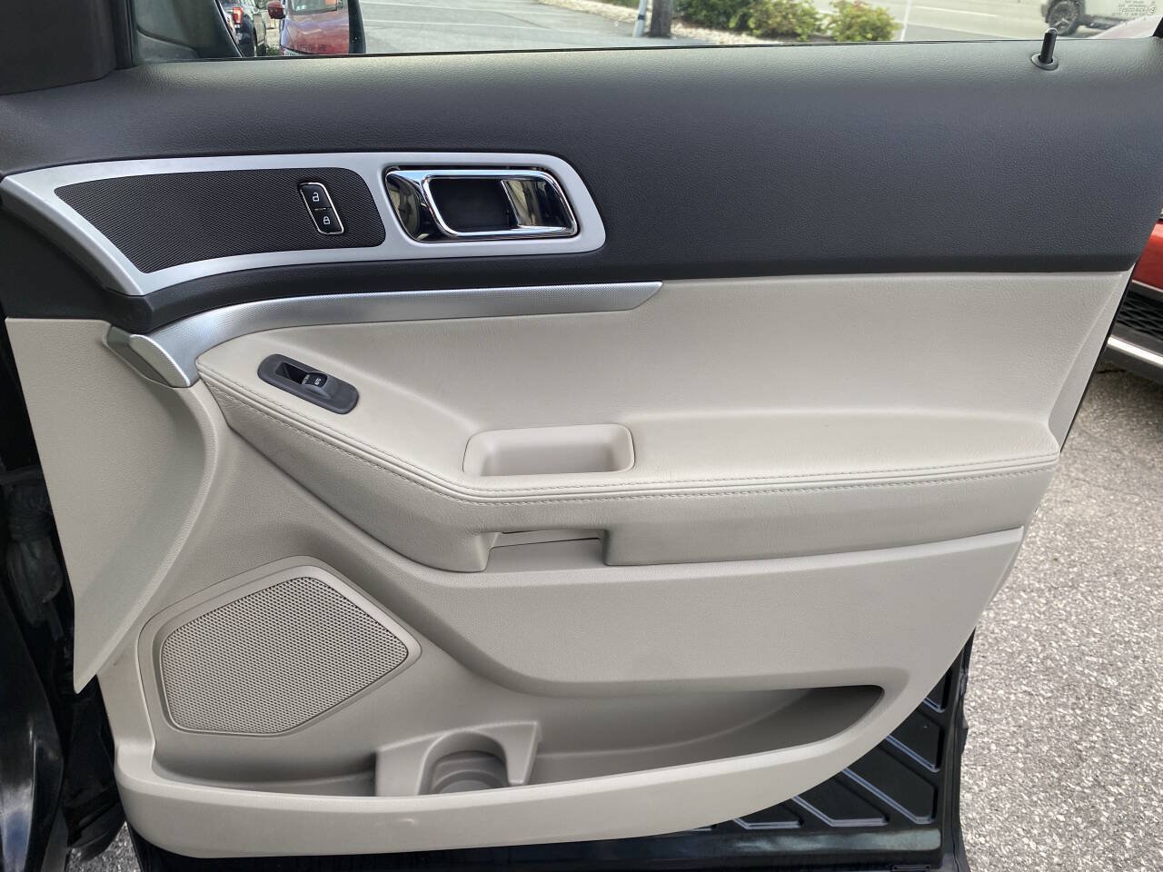 Used 2012 Ford Explorer XLT AWD/4WD image 16