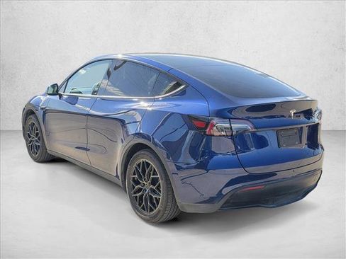 Used 2024 Tesla Model Y 2WD image 7