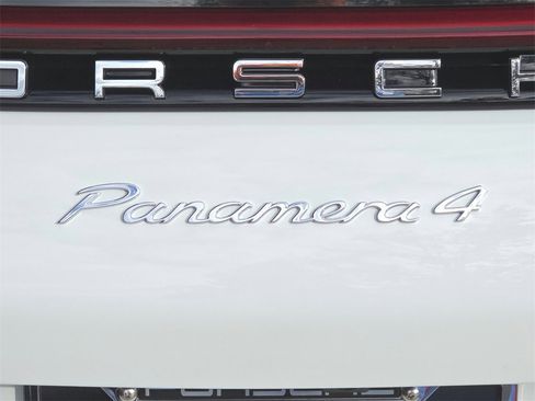 Used 2022 Porsche Panamera 4 image 28