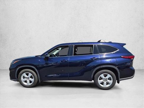 Used 2021 Toyota Highlander L FWD image 9