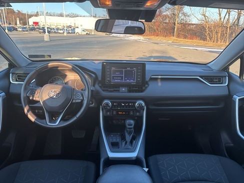Used 2021 Toyota RAV4 XLE image 22