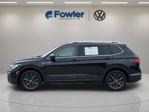Used 2023 Volkswagen Tiguan SE FWD image 2