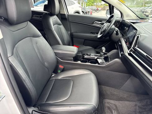 Used 2025 Kia Sportage EX FWD image 27