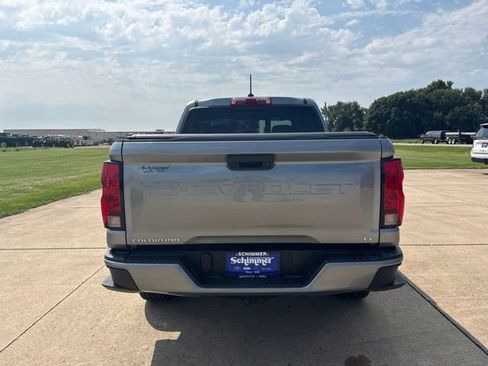 Used 2024 Chevrolet Colorado LT w/ LT Convenience Package II AWD/4WD image 8