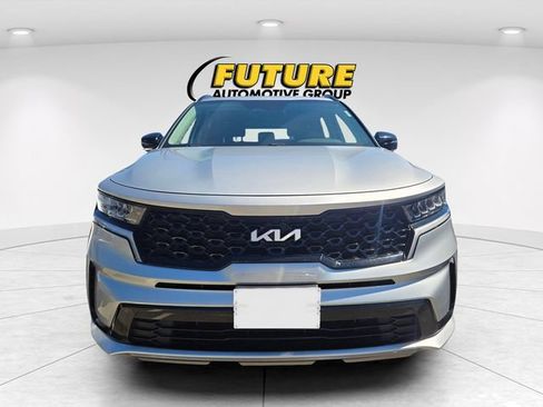 Used 2022 Kia Sorento S FWD image 2