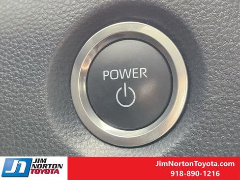 Used 2025 Toyota Corolla SE image 22