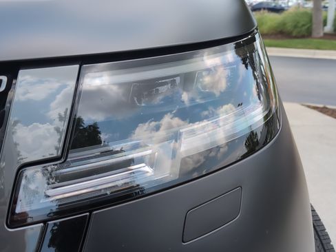 Used 2025 Land Rover Range Rover Long Wheelbase SE AWD/4WD image 6