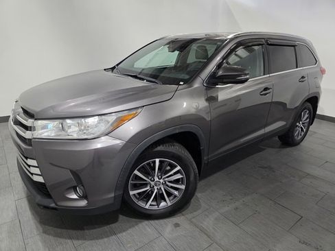 Used 2019 Toyota Highlander XLE image 1
