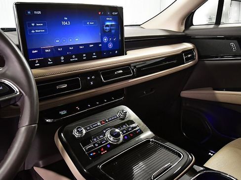 Used 2022 Lincoln Nautilus Reserve image 20