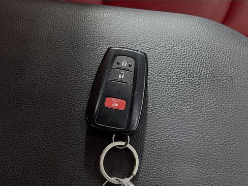 Used 2025 Toyota RAV4 XLE FWD image 36