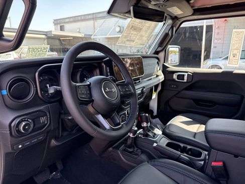 New 2025 Jeep Wrangler Unlimited Rubicon 4xe image 18