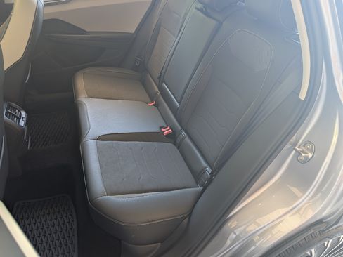 Used 2025 Volkswagen Taos SE w/ Panoramic Sunroof Package FWD image 18