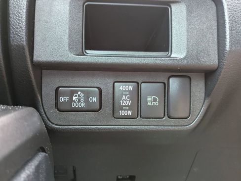Used 2019 Toyota Tacoma TRD Off-Road w/ TRD Premium Off Road Package RWD image 14