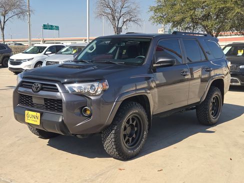 Used 2021 Toyota 4Runner TRD Off-Road image 3