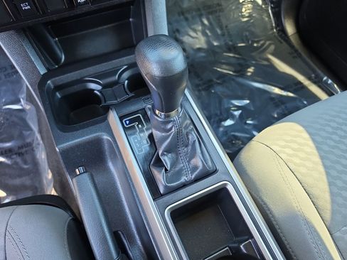Used 2022 Toyota Tacoma SR5 AWD/4WD image 16