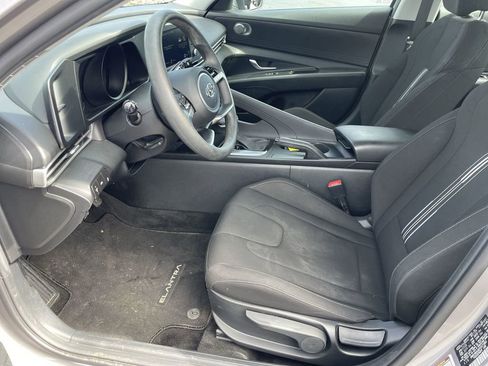 Used 2023 Hyundai Elantra SEL image 8