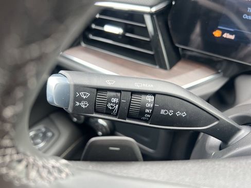 New 2026 Chevrolet Suburban Premier image 13