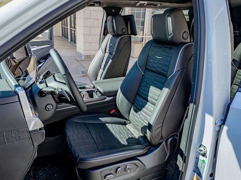 Used 2026 Cadillac Escalade V AWD/4WD image 27