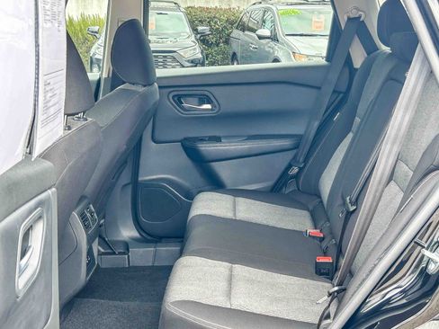 Used 2025 Nissan Rogue SV FWD image 18