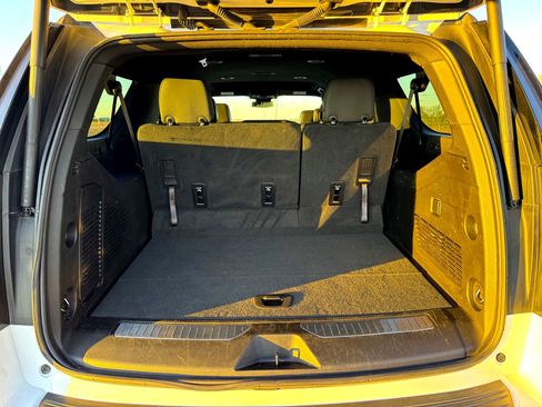 Used 2024 Chevrolet Suburban RST image 8