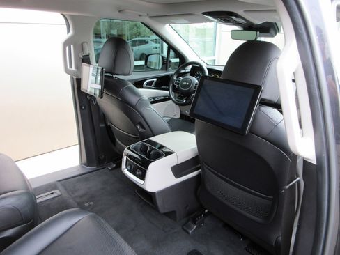 Used 2022 Kia Carnival SX Prestige image 23