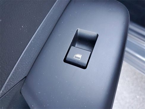 Used 2025 Hyundai Kona SEL image 15