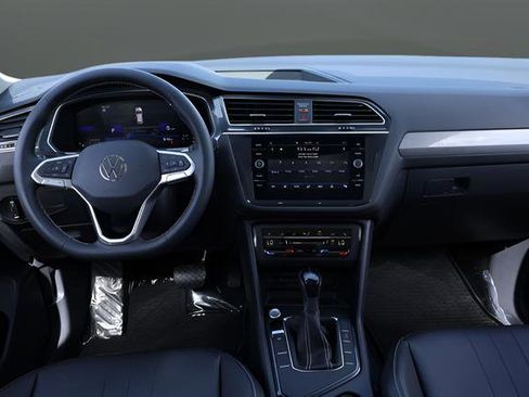 Certified 2023 Volkswagen Tiguan SE image 15