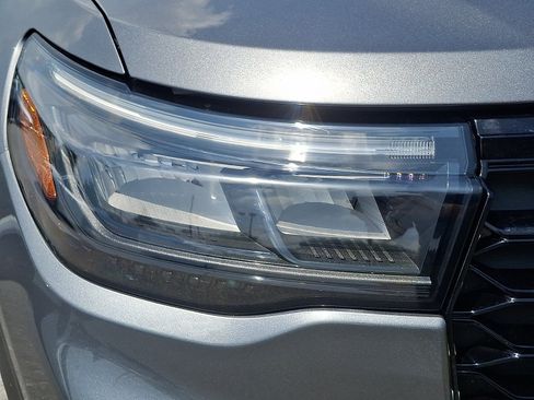 Used 2025 Ford Explorer ST-Line w/ ST-Line Street Pack AWD/4WD image 9