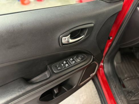 Used 2021 Jeep Compass Latitude w/ Sun and Sound Group image 31