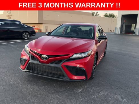 Used 2021 Toyota Camry SE FWD image 3