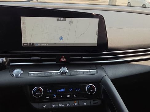 Certified 2023 Hyundai Elantra Limited FWD image 11