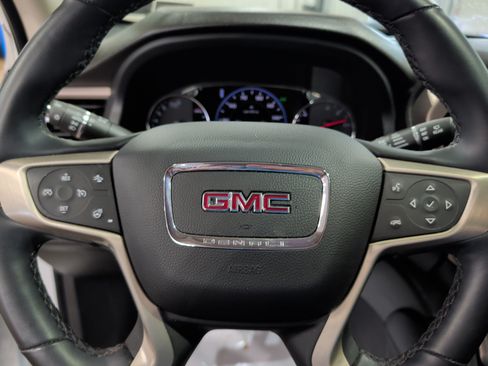 Used 2023 GMC Acadia Denali w/ Denali Ultimate Package AWD/4WD image 10