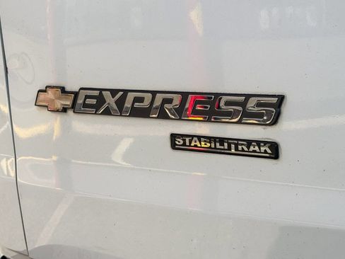 Used 2017 Chevrolet Express 2500 image 30