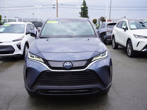 Used 2024 Toyota Venza LE AWD/4WD image 4