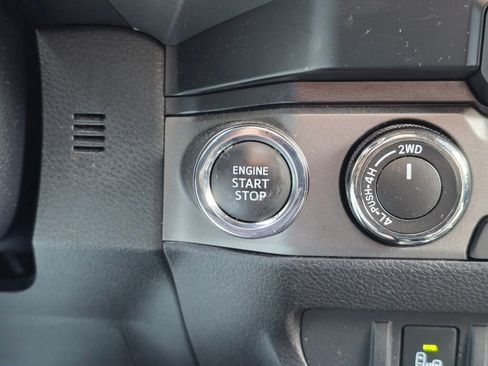 Used 2019 Toyota Tacoma TRD Sport w/ Technology Package AWD/4WD image 29