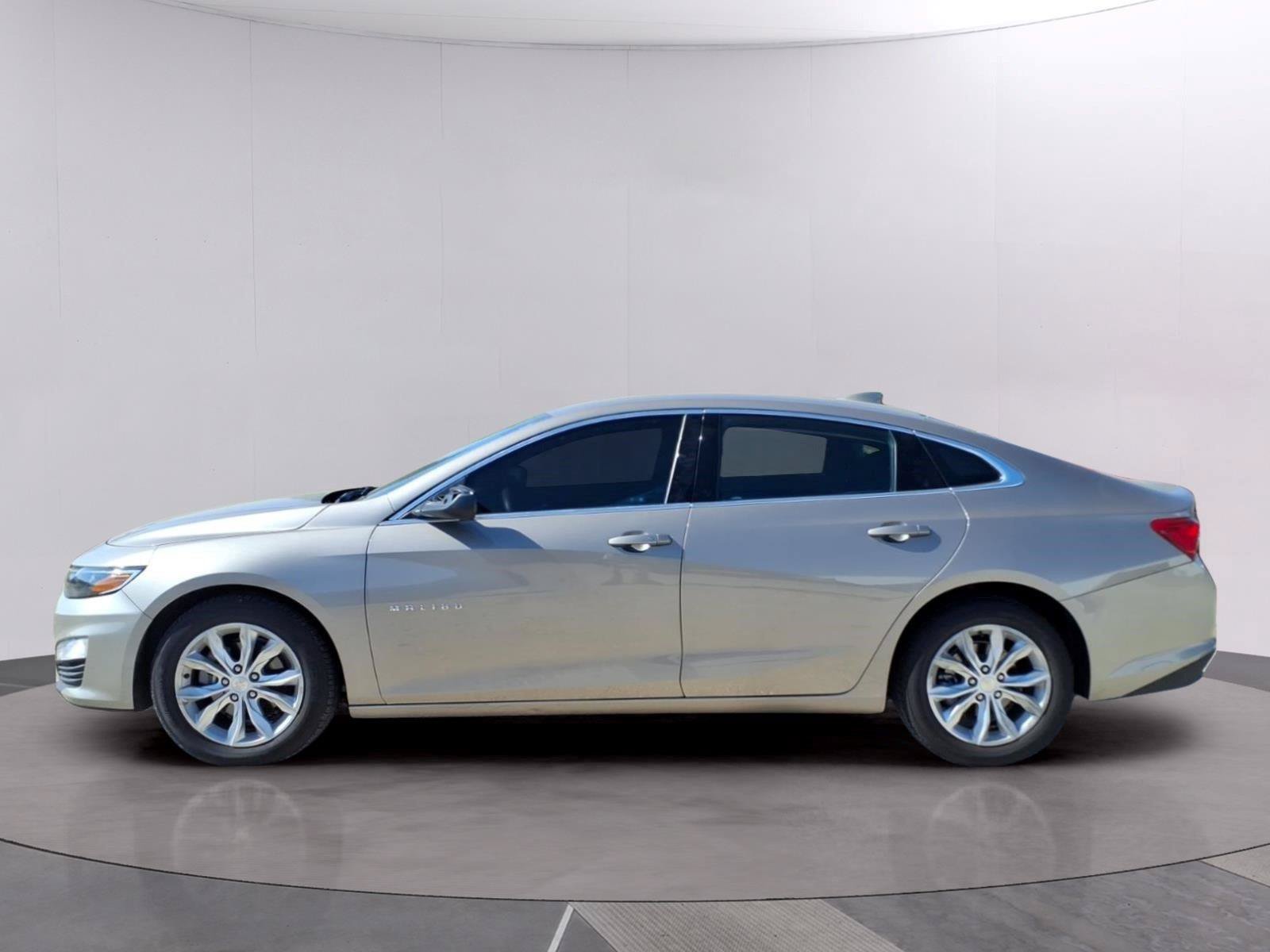 Used 2024 Chevrolet Malibu LT FWD image 2