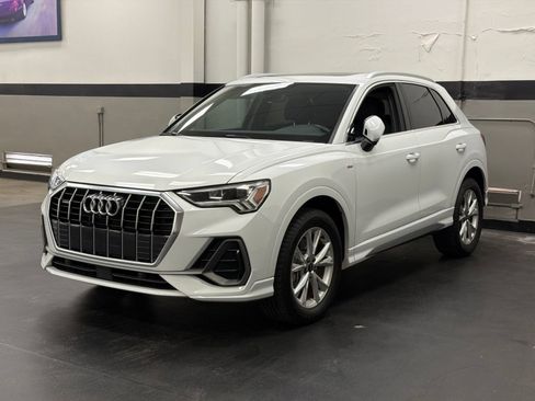Used 2023 Audi Q3 2.0T Premium Plus w/ Premium Plus Package AWD/4WD image 6