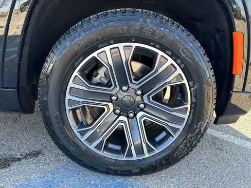 New 2024 Jeep Wagoneer 4WD w/ Premium Group I image 13