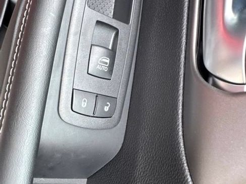Used 2027 Chrysler Pacifica Select AWD/4WD image 27