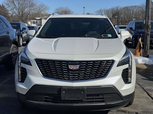Certified 2022 Cadillac XT4 Luxury w/ Cold Weather Package image 2
