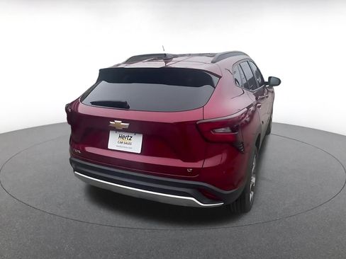 Used 2025 Chevrolet Trax LT w/ LT Convenience Package image 13