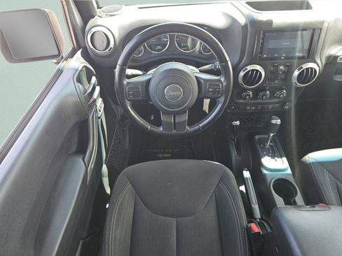 Used 2018 Jeep Wrangler Unlimited Sahara AWD/4WD image 4