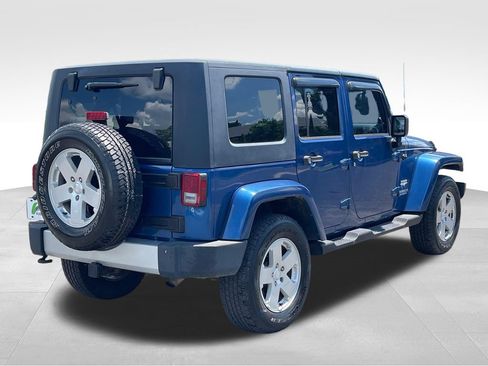 Used 2010 Jeep Wrangler Unlimited Sahara w/ Dual Top Group AWD/4WD image 7
